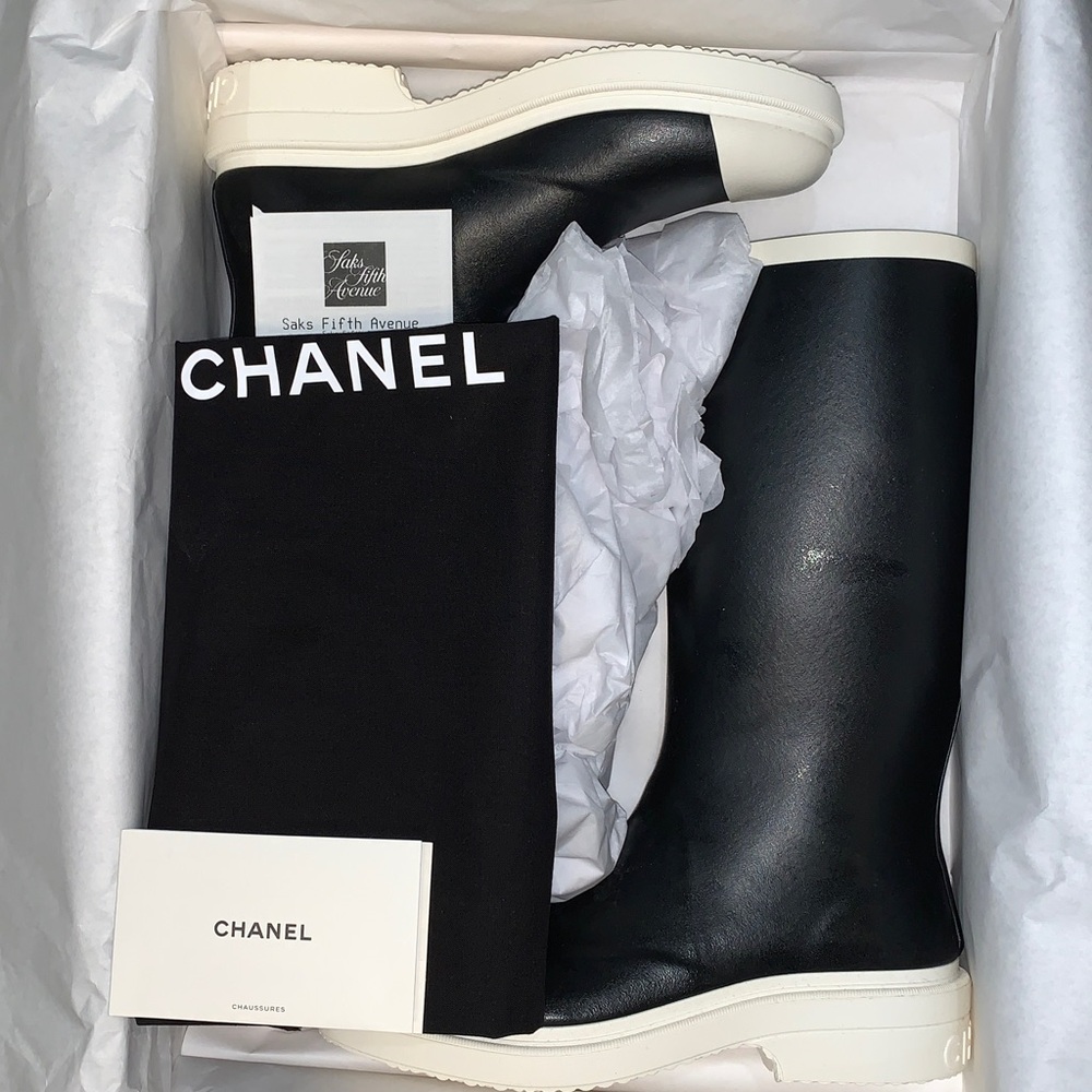AUTHENTIC 2025 CHANEL Black and Cream Logo Rain Boots BRAND NEW 37 receipt - Picture 15 of 17